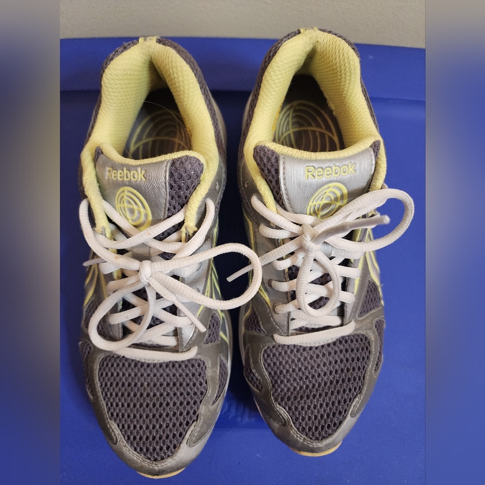 REEBOK SIMPLY TONE TENNIS SHOES YELLOW AND GRAY SIZE 7 1/2